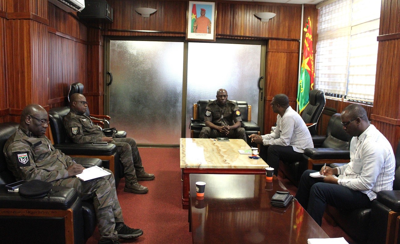 CONCERTATIONS ENTRE LE DIRECTEUR GENERAL DU FIE ET LE DIRECTEUR GENERAL DES DOUANES