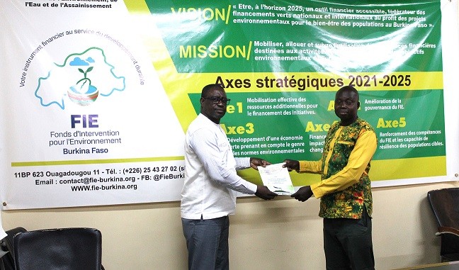 MADY KABRE, PRIX SPECIAL DU FIE, ENTRE EN POSSESSION DE CHEQUE